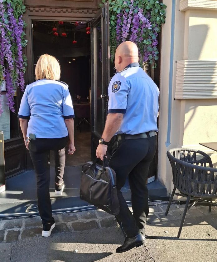 Terase fără autorizație, amenzi pe măsură. Zeci de patroni din Timișoara, sancționați de polițiștii locali